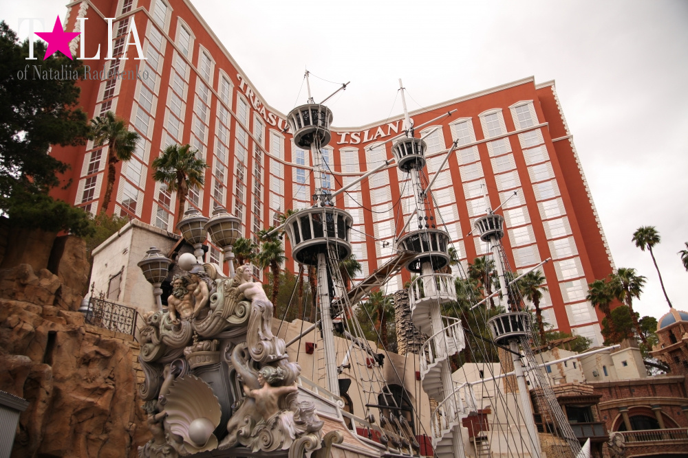 Отель-казино Остров Сокровищ в Лас Вегасе, Невада, США (Treasure Island)