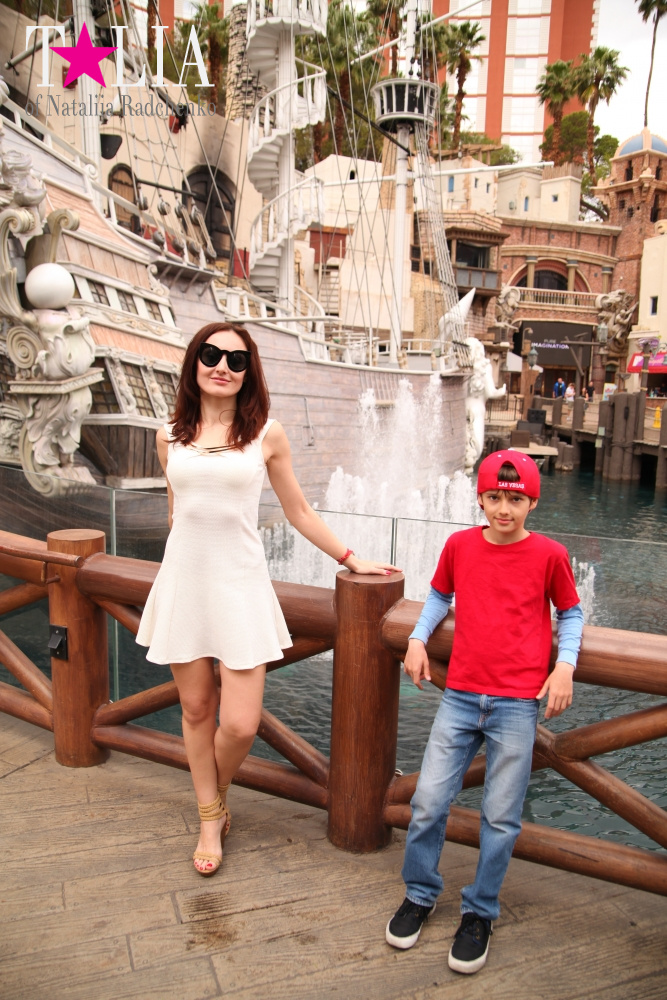 Отель-казино Остров Сокровищ в Лас Вегасе, Невада, США (Treasure Island)