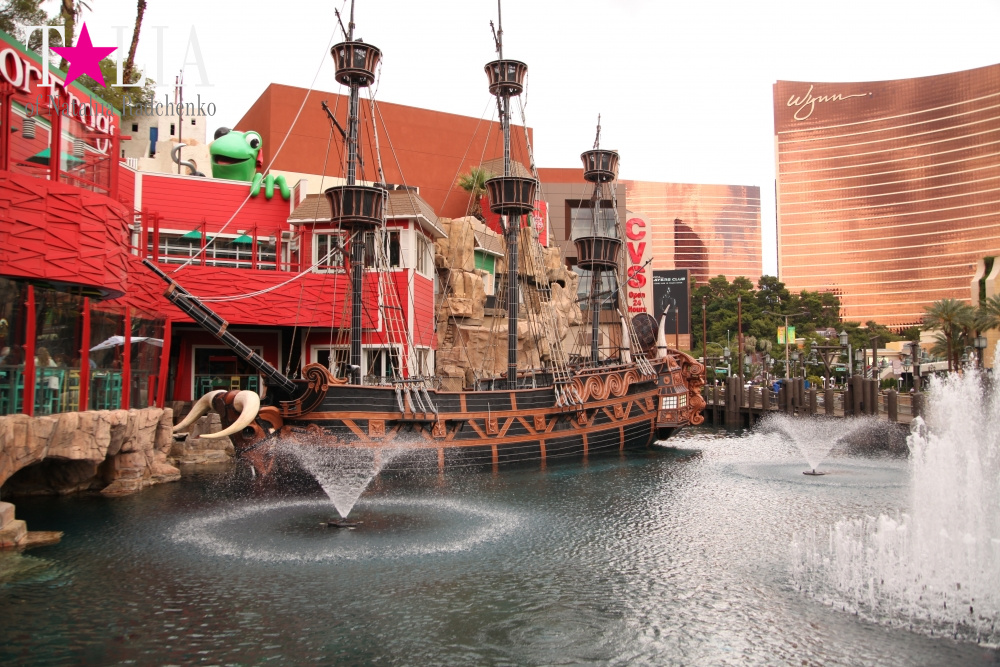 Отель-казино Остров Сокровищ в Лас Вегасе, Невада, США (Treasure Island)