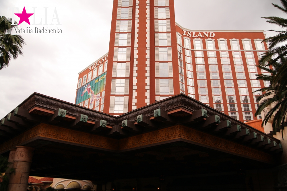Отель-казино Остров Сокровищ в Лас Вегасе, Невада, США (Treasure Island)