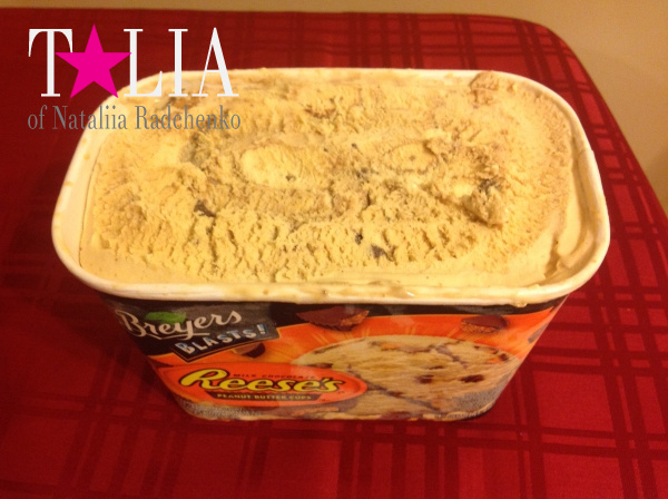 В Америке популярно мороженое с кусками шоколадных батончиков.