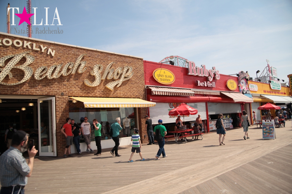 Лето в Нью-Йорке - это Кони-Айленд