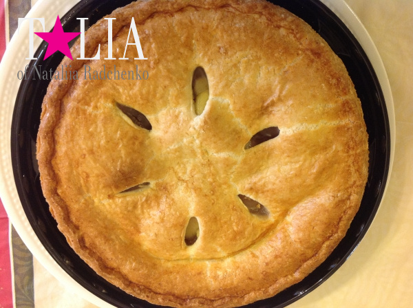 Классический американский яблочный пирог с корицей.