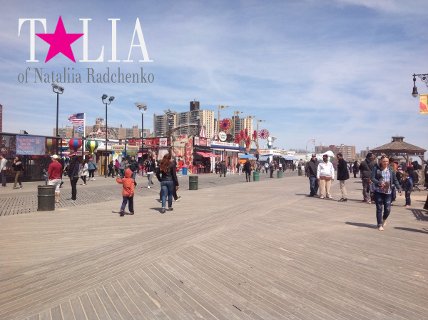 Деревянная набережная между Кони-Айленд и Брайтон Бич называется в честь создателя променад Ригельмана.