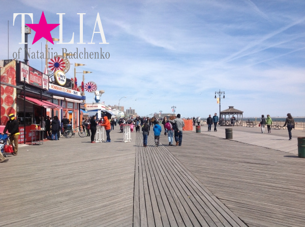 Деревянная набережная между Кони-Айленд и Брайтон Бич называется в честь создателя променад Ригельмана.