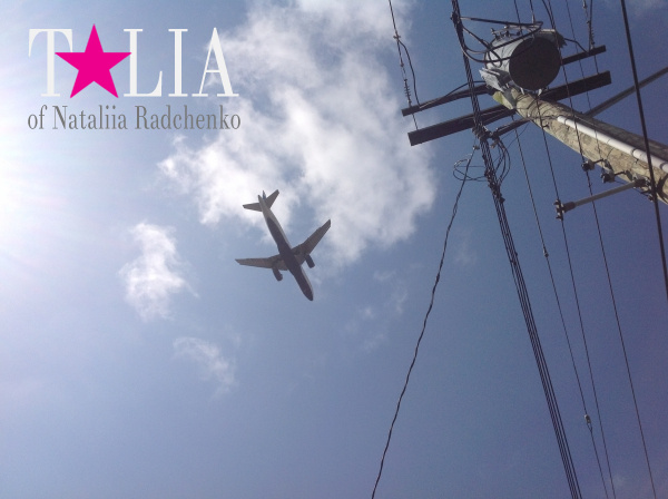 Самолеты в Роздейле летают просто над головой. Совсем рядом аэропорт им. Кеннеди.