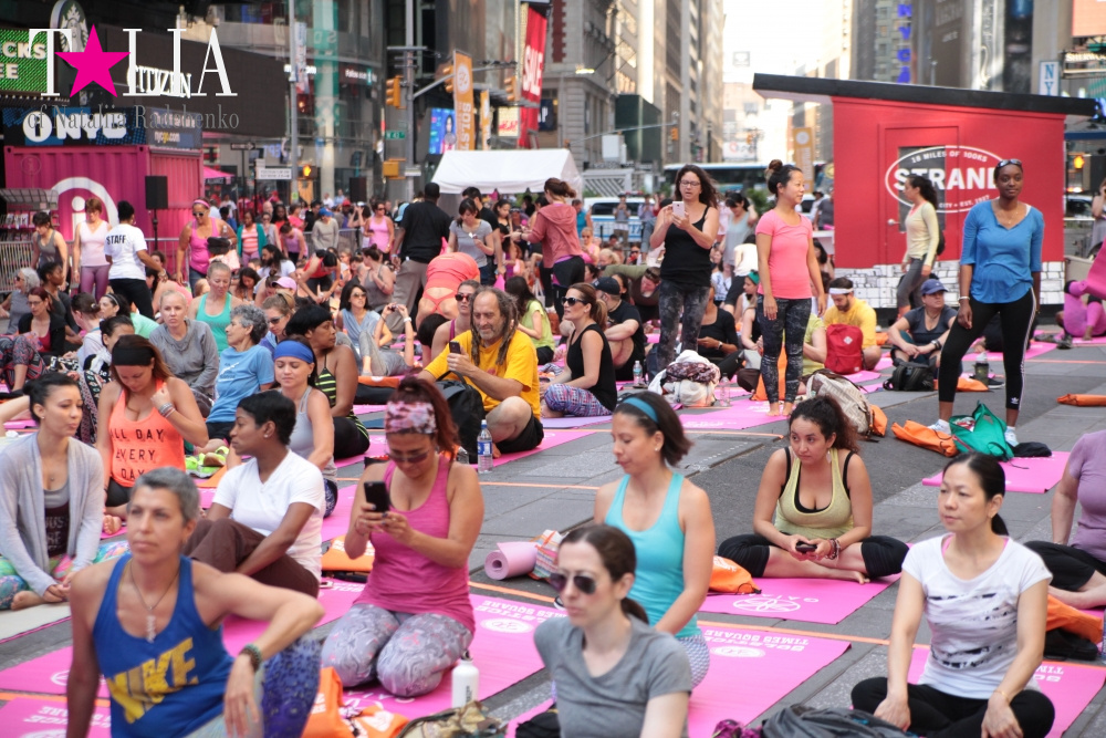 Моя йога на Таймс Сквер на фестивале йоги SolsticeTSq 2016