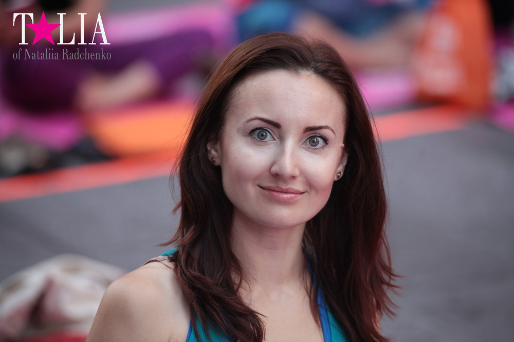 Дневной йога-класс Solstice in Times Square 2016