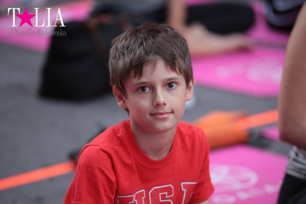 Дневной йога-класс Solstice in Times Square 2016