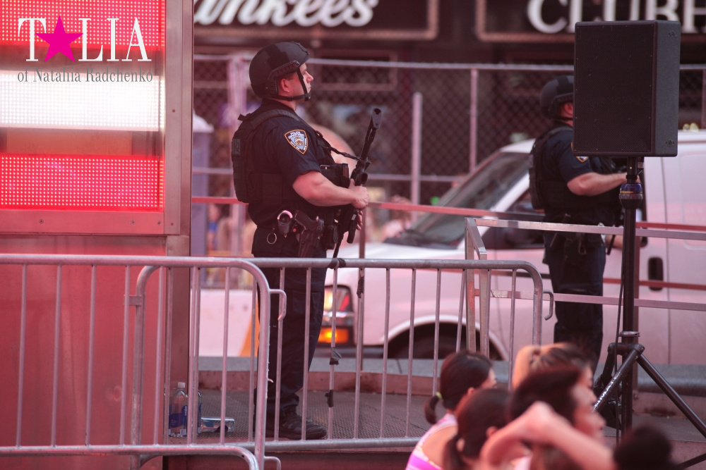 Фестиваль йоги Solstice in Times Square 2016