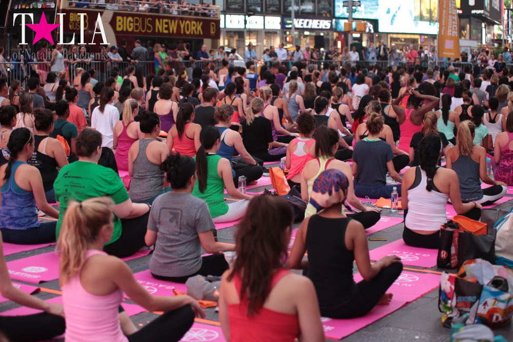 Фестиваль йоги Solstice in Times Square 2016