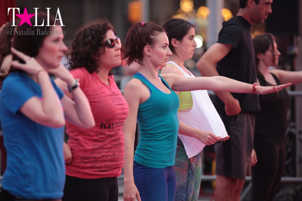 Фестиваль йоги Solstice in Times Square 2016