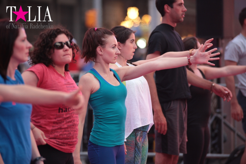 Фестиваль йоги Solstice in Times Square 2016