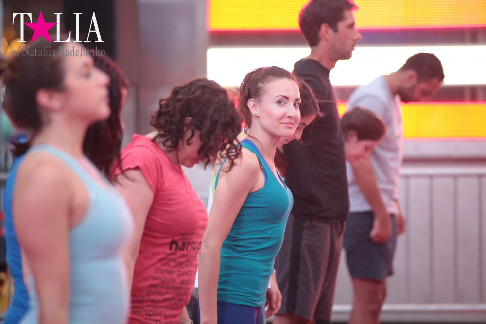 Фестиваль йоги Solstice in Times Square 2016