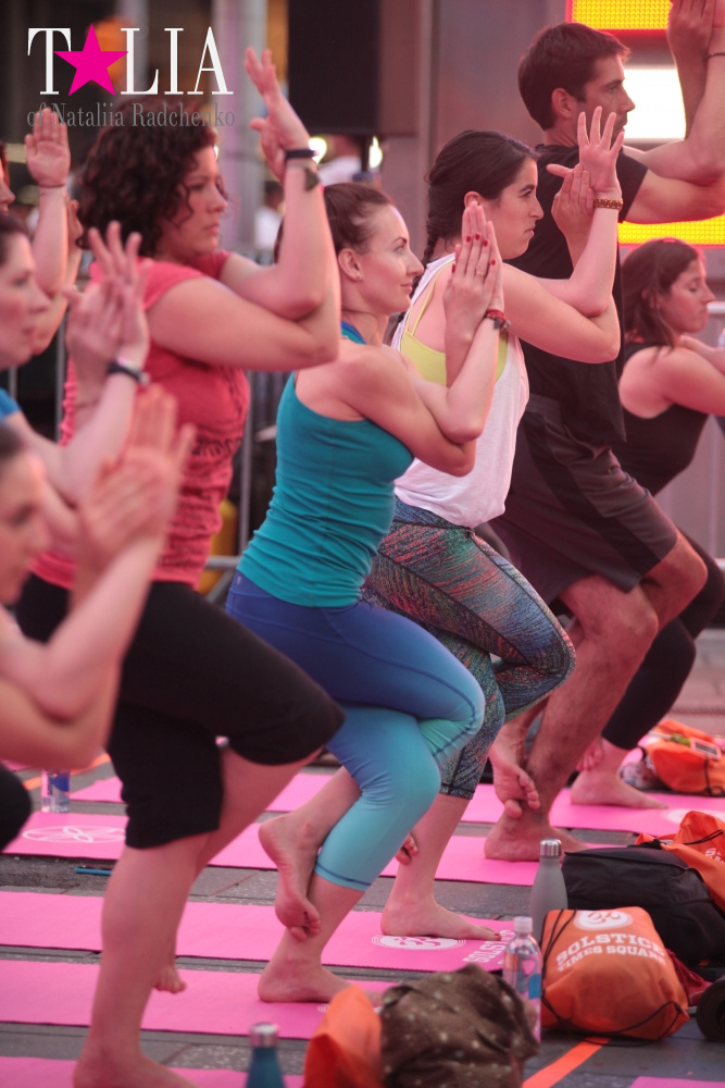 Фестиваль йоги Solstice in Times Square 2016