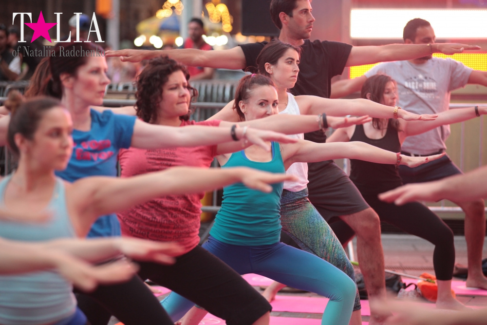 Фестиваль йоги Solstice in Times Square 2016