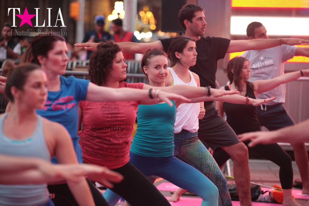 Фестиваль йоги Solstice in Times Square 2016