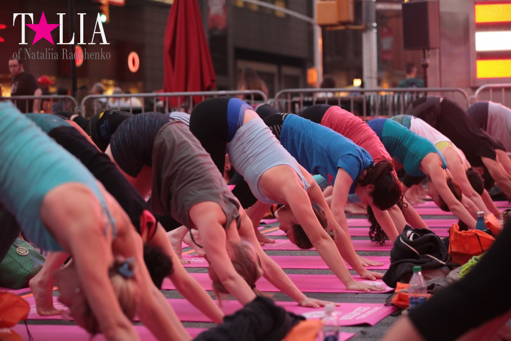 Фестиваль йоги Solstice in Times Square 2016