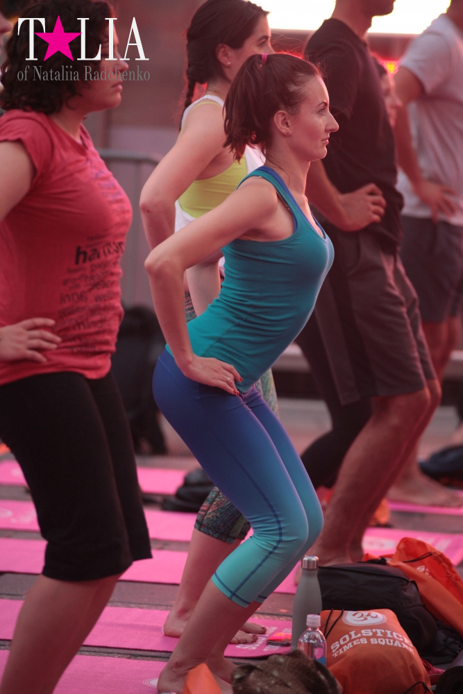 Фестиваль йоги Solstice in Times Square 2016