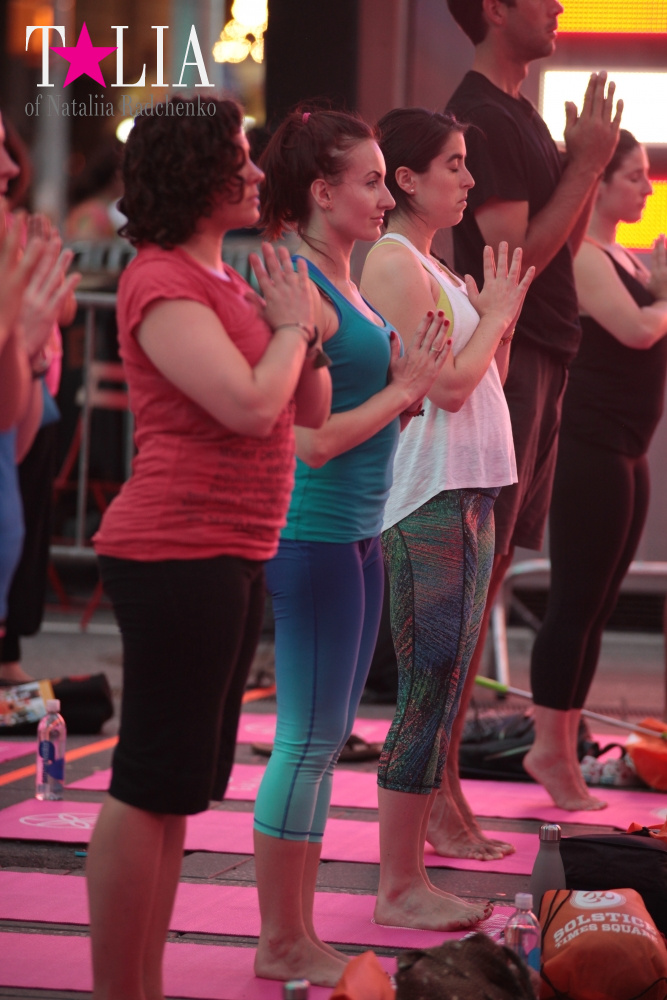 Фестиваль йоги Solstice in Times Square 2016