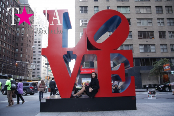 Памятник LOVE на Манхэттене, Нью-Йорк, США