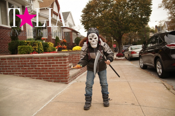 Бей Ридж, Бруклин. Мой сын готов говорить Trick-or-treat.
