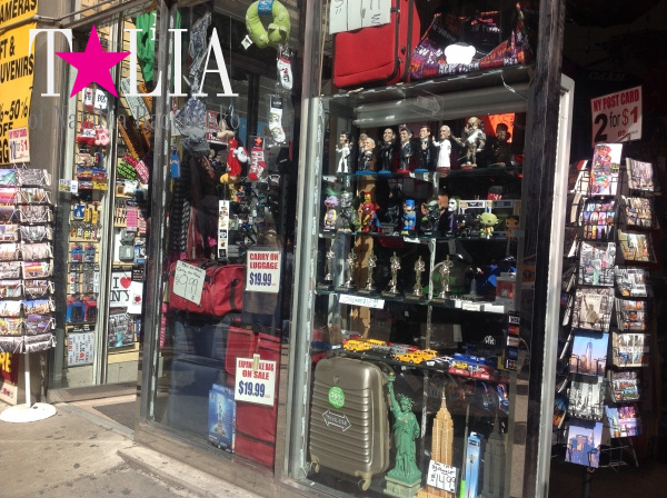 Магазин сувениров на Манхэттене, Нью-Йорк. (Gifts from NYC)