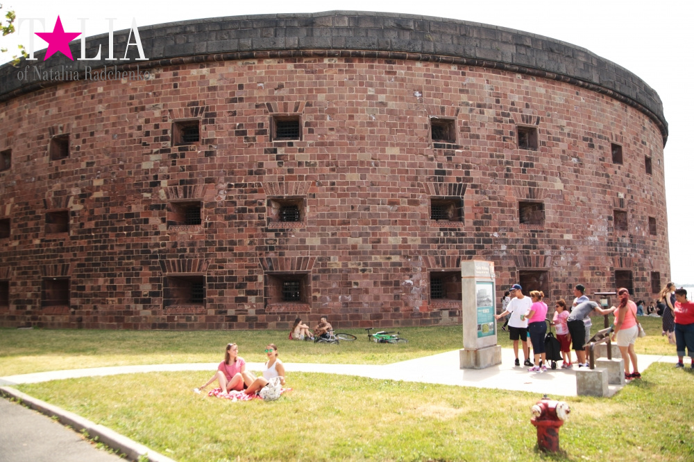 Замок Уильямс на Гувернер Айленде в Нью-Йорке (Williams Castle)