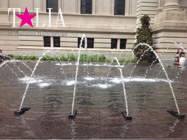 Возле музея Метрополитен. Манхэттен, Нью-Йорк