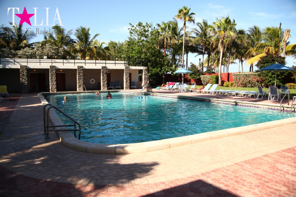 Наш отдых в бассейне на Майами Бич, Флорида, США