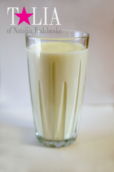 Весь процесс превращения молока в кефир при помощи молочного гриба - для школьного проекта по науке.