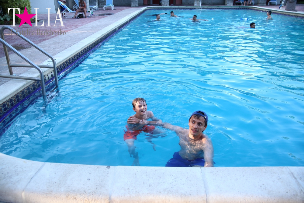 Наш отдых в бассейне на Майами Бич, Флорида, США