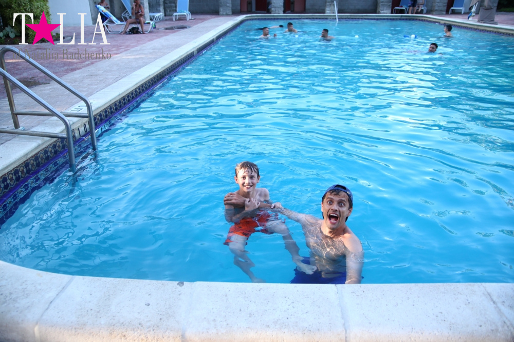 Наш отдых в бассейне на Майами Бич, Флорида, США