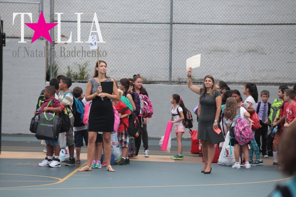 Первый день в учебном году. Школа PS/IS 104 Форт Хамилтон, Бей Ридж, Бруклин, Нью-Йорк