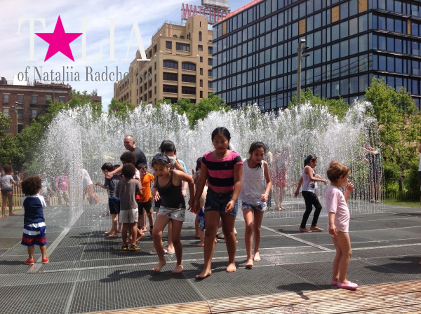 Фонтан для купания в Нью-Йорке ''Art Installation in Brooklyn''