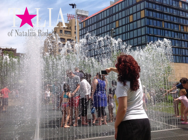 Фонтан для купания в Нью-Йорке ''Art Installation in Brooklyn''