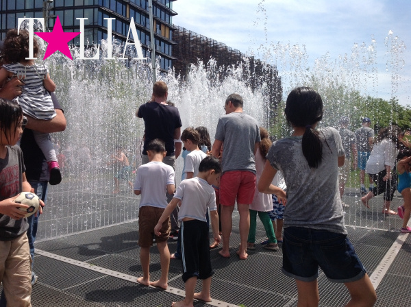 Фонтан для купания в Нью-Йорке ''Art Installation in Brooklyn''