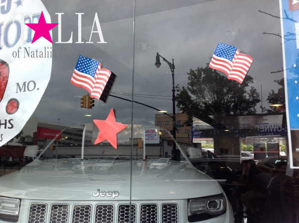 Автосалон на Бей-Ридже подготовился к Дню независимости США.