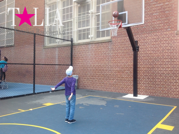 Наша школьная спортивная площадка. Бей Ридж, Бруклин