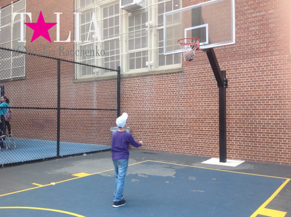 Наша школьная спортивная площадка. Бей Ридж, Бруклин