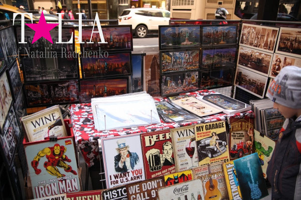 Раскладка с фотографиями и картинками видов Манхэттена, Статуи Свободы, Бруклинского моста.