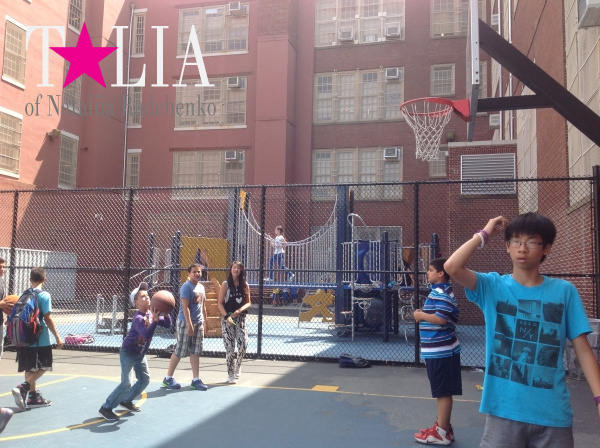 Наша школьная спортивная площадка. Бей Ридж, Бруклин