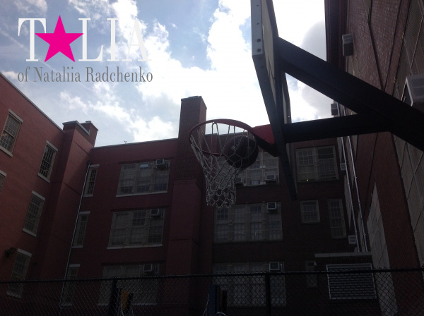 Наша школьная спортивная площадка. Бей Ридж, Бруклин