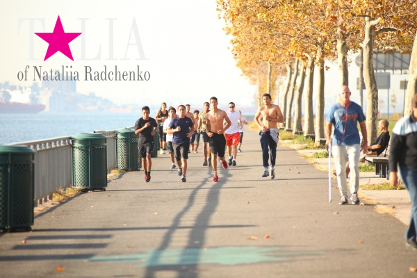 Набережная Бэй Риджа прекрасно подходит для утренних и вечерних пробежек, катания на велосипедах, роликах, скейтах!