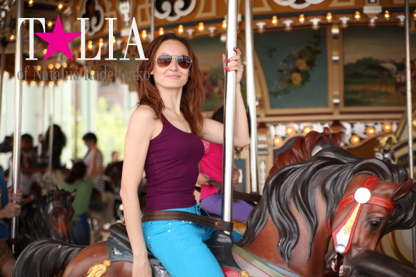 Карусель для деток 3+. Мне понравилось! И по возрасту я уже подхожу! (Бруклин, Нью-Йорк)