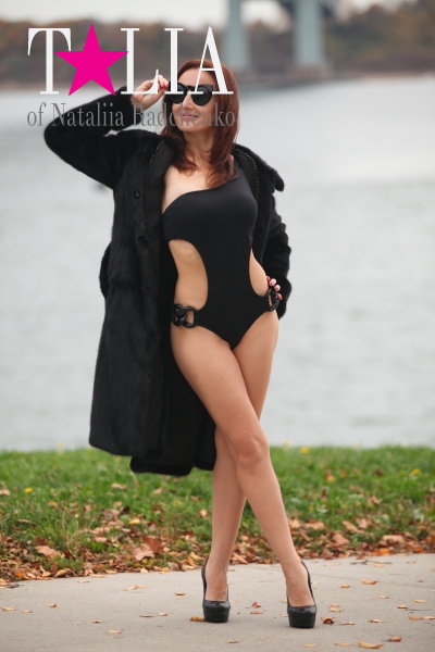 Середина ноября, но если Вам хочется фотографироваться в купальнике... на здоровье! В Америке можно делать все! :)