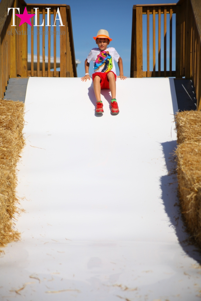 Кукурузный лабиринт и катание в бочках в HANK'S PUMPKINTOWN, the Hamptons, NY