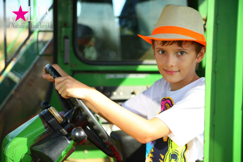 Кукурузный лабиринт и катание в бочках в HANK'S PUMPKINTOWN, the Hamptons, NY
