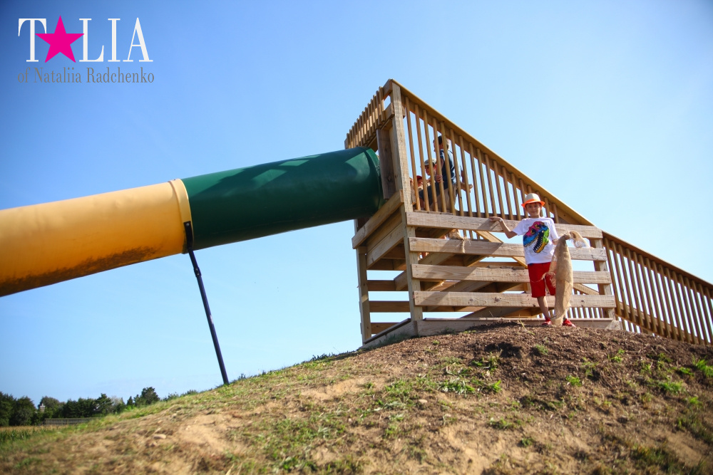 Кукурузный лабиринт и катание в бочках в HANK'S PUMPKINTOWN, the Hamptons, NY