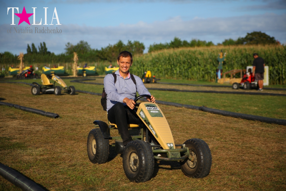 Кукурузный лабиринт и катание в бочках в HANK'S PUMPKINTOWN, the Hamptons, NY